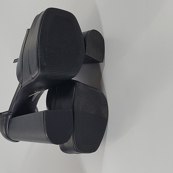 Black Platform Heels New In Box - Picture 12 of 16